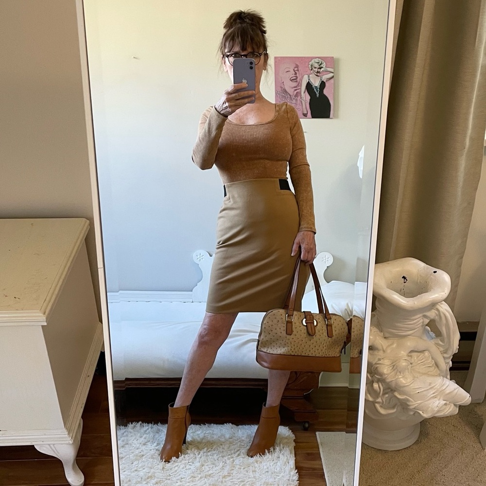 NWT CAMEL CARAMEL TAN BROWN PENCIL SKIRT ZIPPER SLIT STRETCH WAIST BLACK INSERTS